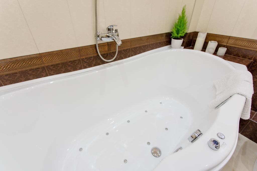 Royal Suite Apartment With Jacuzzi Sumy Exterior foto